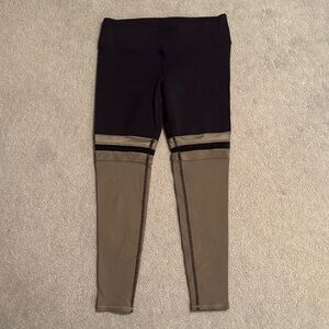 ALO Yoga Player Black and Olive 7/8 Leggings Mid rise